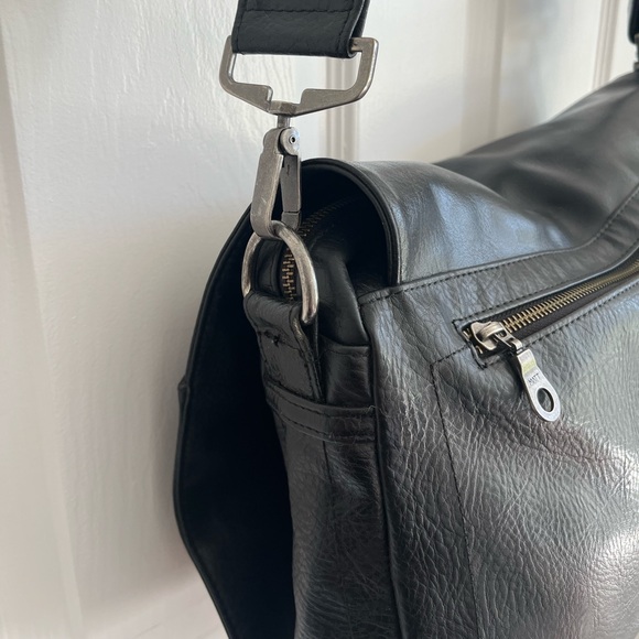 Matt & Nat vegan leather messenger bag - Picture 4 of 10